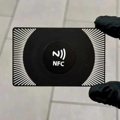 Biglietto da visita NFC in metallo con design personalizzato NTAG216 888 Byte 13.56MHz RFID in acciaio inossidabile