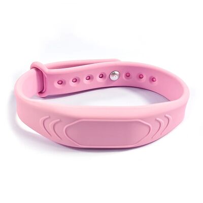 Ingrosso Logo a colori personalizzati NFC NTAG 213 NFC Braccialetto MINI Tag Biglietto Soft RFID Braccialetto in silicone per Spot Event ID