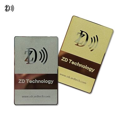 Biglietto da visita NFC in metallo con design personalizzato NTAG216 888 Byte 13.56MHz RFID in acciaio inossidabile