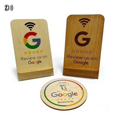 Supporto per biglietti di recensione Google in legno con codice QR inciso al laser personalizzato NTAG213
